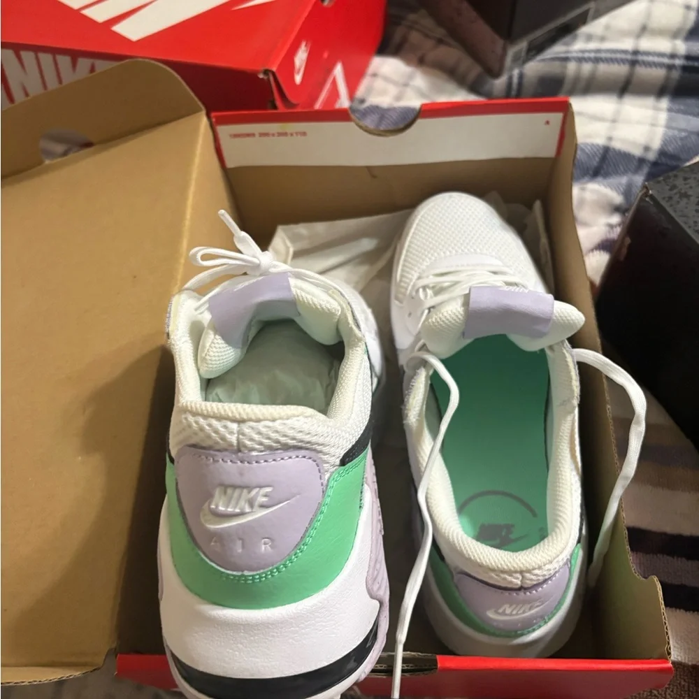 Women’s Nike Air Max Sneakers in near perfect condition - Picture 2 of 7